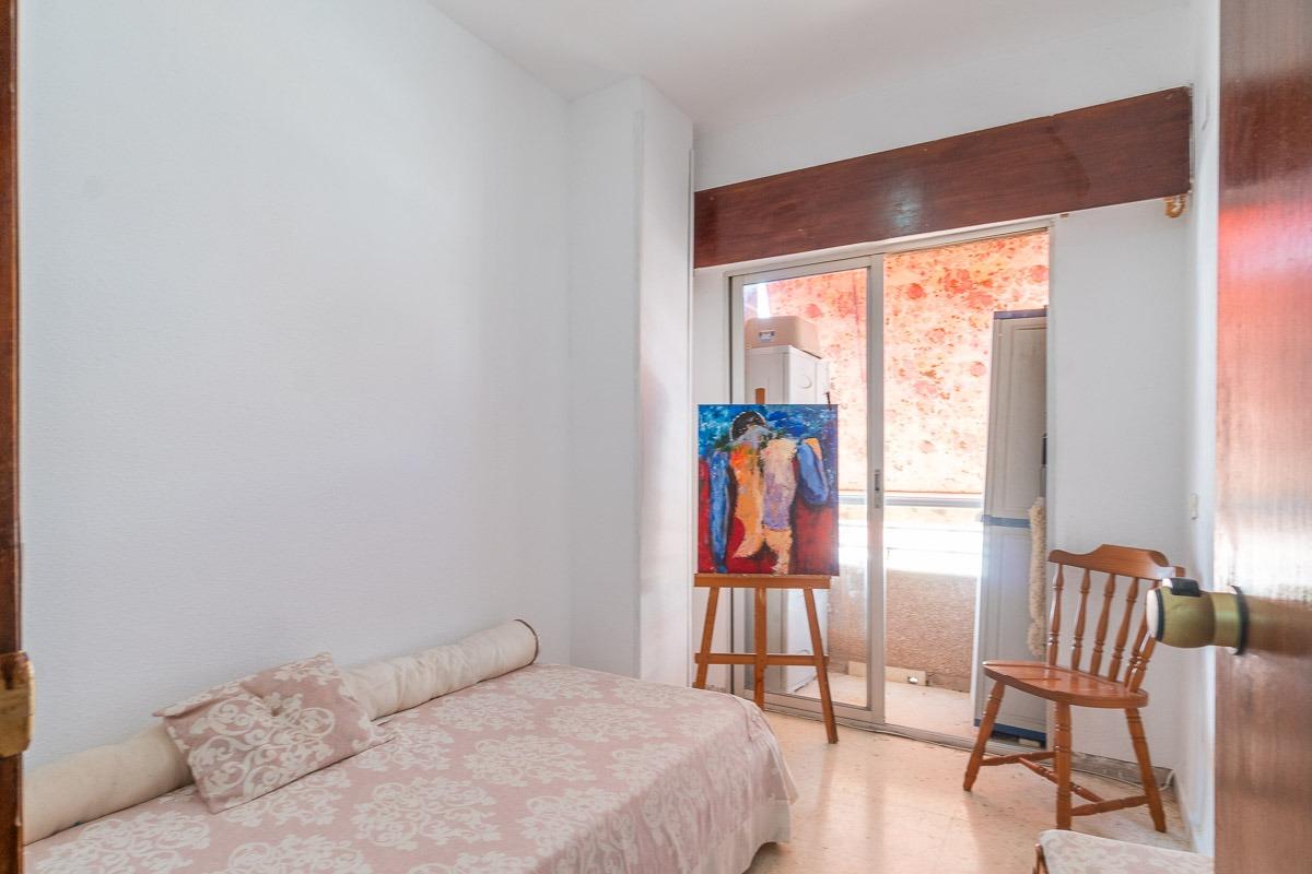 For sale - 3 Bedroom 1 Bathroom Flat in Torrevieja - Centro  - Alicante