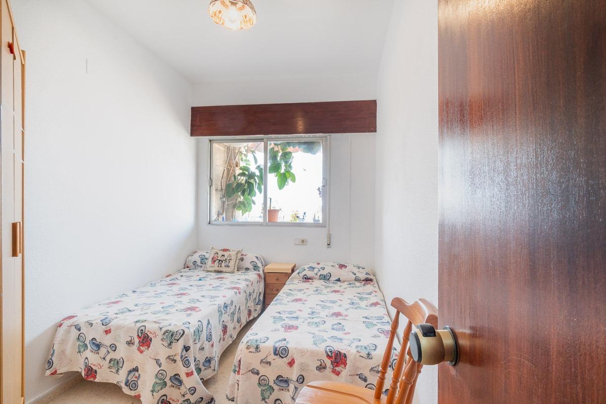 For sale - 3 Bedroom 1 Bathroom Flat in Torrevieja - Centro  - Alicante