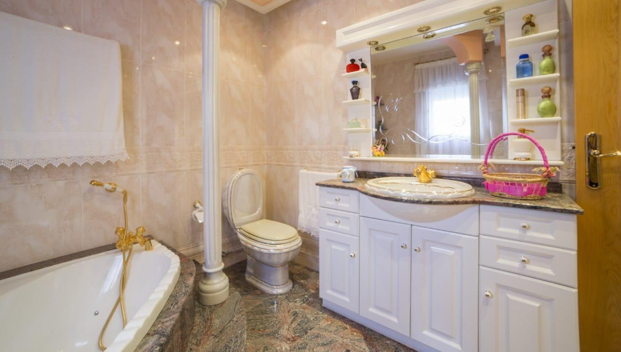For sale - 5 Bedroom 5 Bathroom Town House in Los Alcazares - Centro  - Murcia