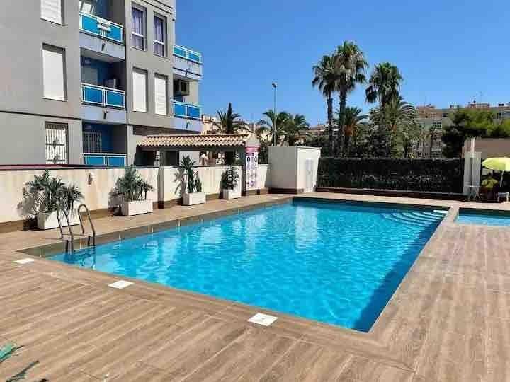 For sale - 2 Bedroom 1 Bathroom Apartment in Torrevieja - Estacion De Autobuses  - Alicante
