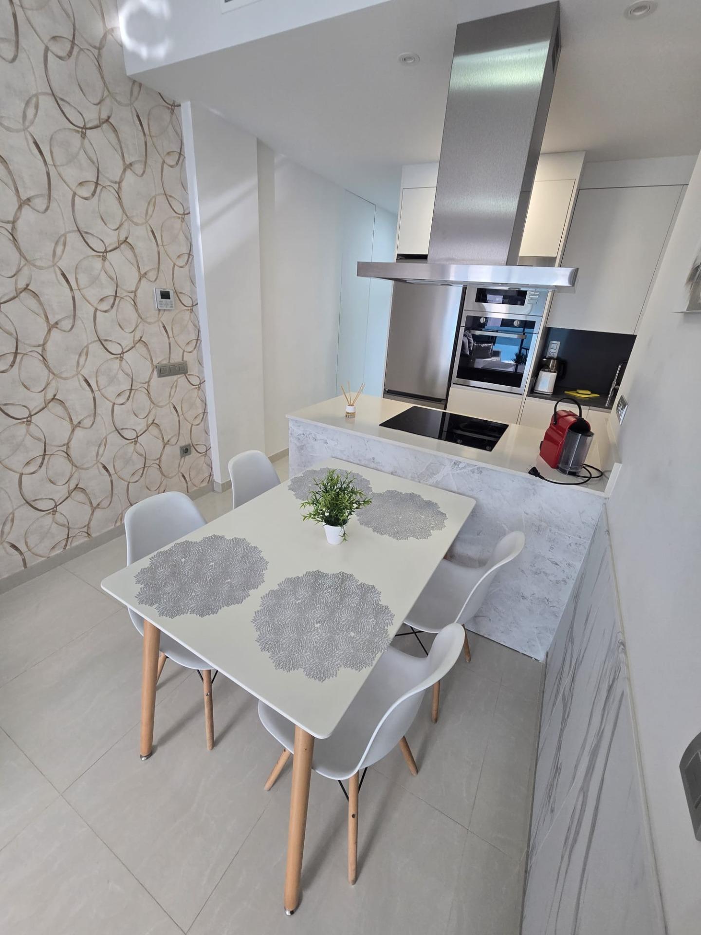 For sale - 2 Bedroom 1 Bathroom Apartment in Torrevieja - Estacion De Autobuses  - Alicante