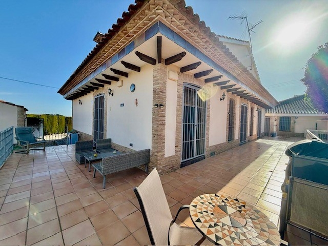3 Bedroom 2 Bathroom Villa in Avileses