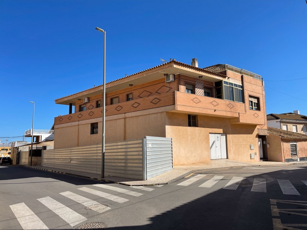 4 Bedroom 4 Bathroom Semi Detached in La Union