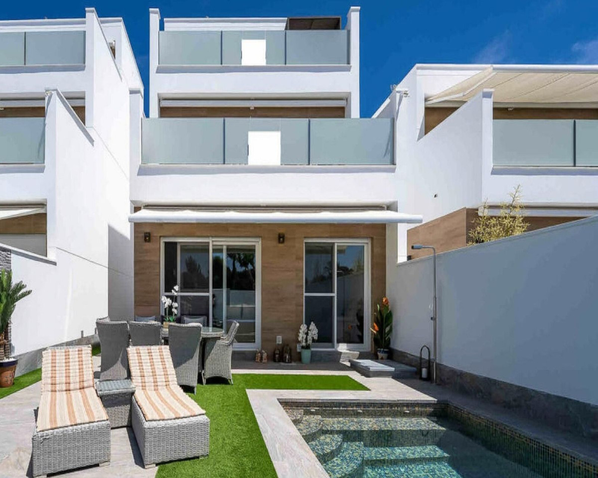 For sale - 4 Bedroom 3 Bathroom Villa in San Pedro del Pinatar - Costa Calida  - Murcia