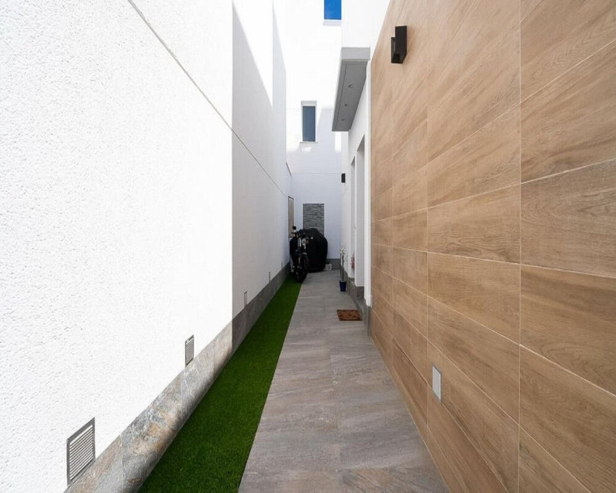 For sale - 4 Bedroom 3 Bathroom Villa in San Pedro del Pinatar - Costa Calida  - Murcia