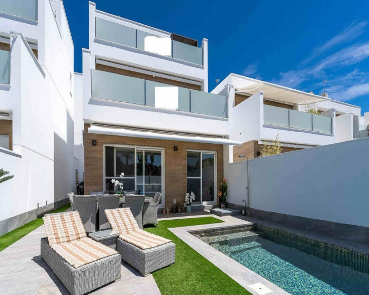 For sale - 4 Bedroom 3 Bathroom Villa in San Pedro del Pinatar - Costa Calida  - Murcia