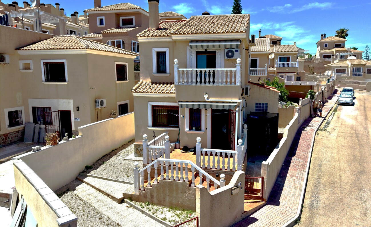 For sale - 3 Bedroom 1 Bathroom Villa in Blue Lagoon - Costa Blanca  - Alicante