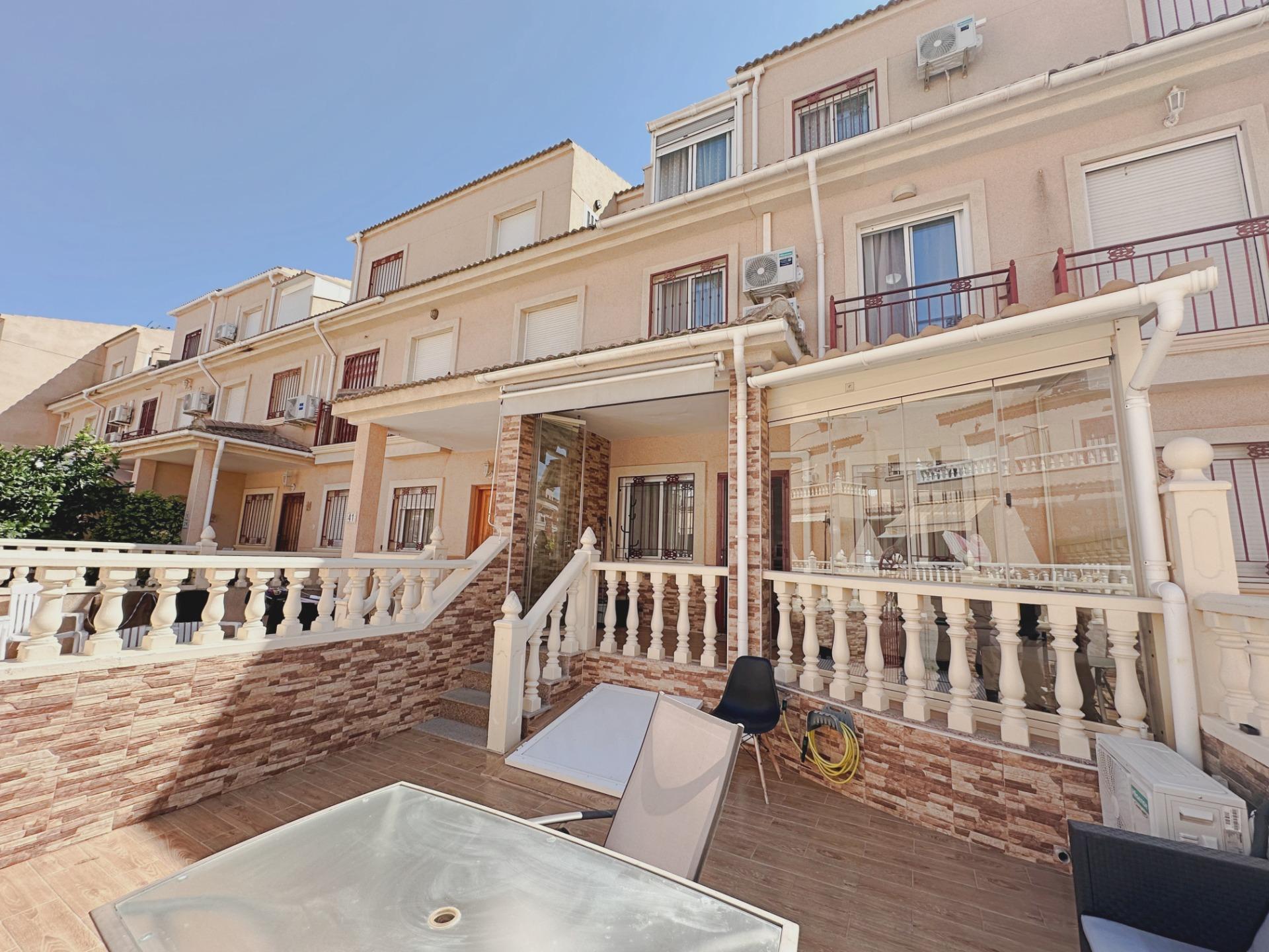 For sale - 3 Bedroom 3 Bathroom Semi Detached in Orihuela Costa - La Zenia  - Alicante