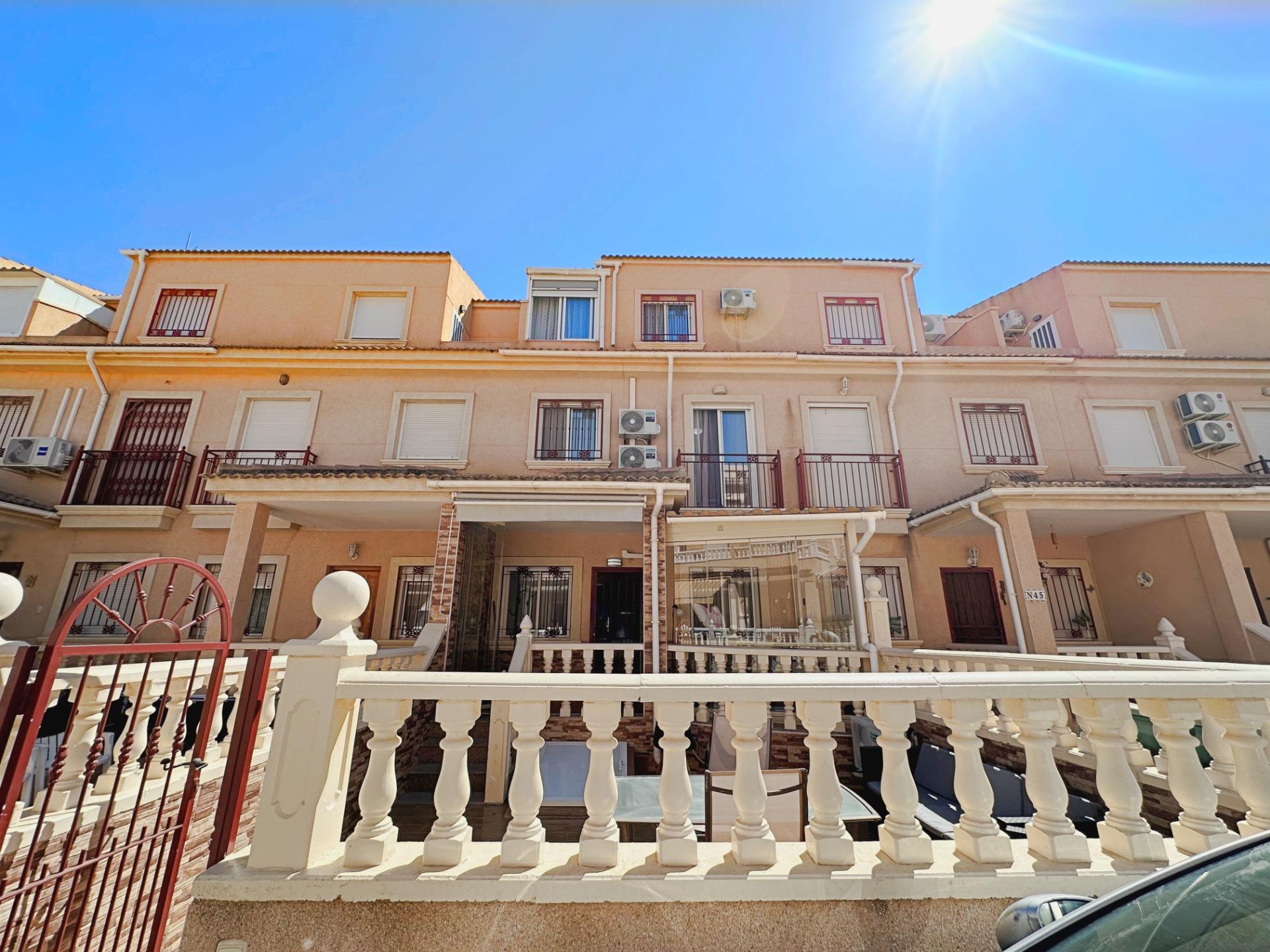For sale - 3 Bedroom 3 Bathroom Semi Detached in Orihuela Costa - La Zenia  - Alicante