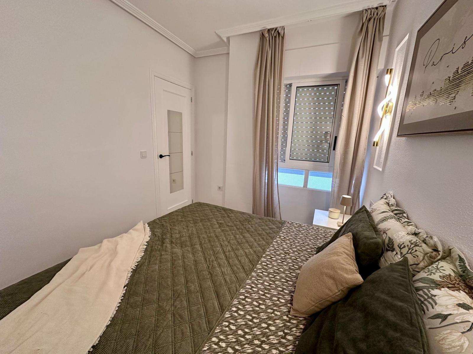 For sale - 2 Bedroom 1 Bathroom Apartment in Torrevieja - Habaneras  - Alicante