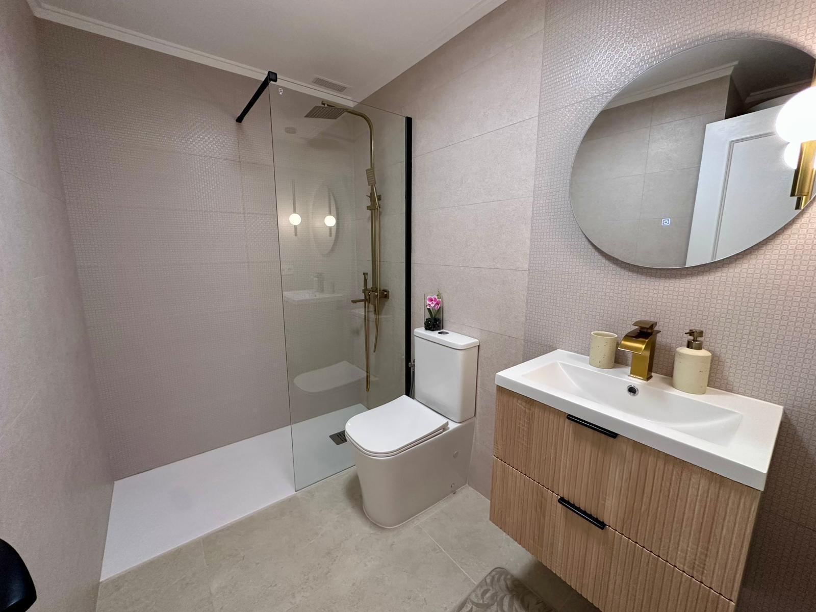 For sale - 2 Bedroom 1 Bathroom Apartment in Torrevieja - Habaneras  - Alicante