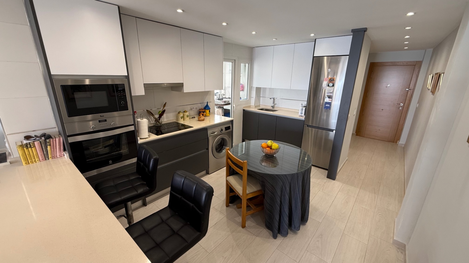 For sale - 3 Bedroom 1 Bathroom Apartment in Torrevieja - Costa Blanca  - Alicante