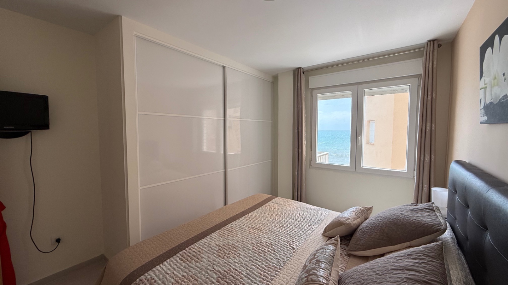 For sale - 3 Bedroom 1 Bathroom Apartment in Torrevieja - Costa Blanca  - Alicante