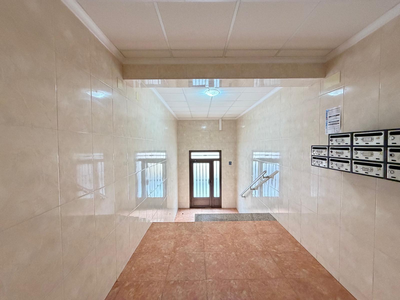 For sale - 3 Bedroom 1 Bathroom Apartment in Torrevieja - Estacion De Autobuses  - Alicante