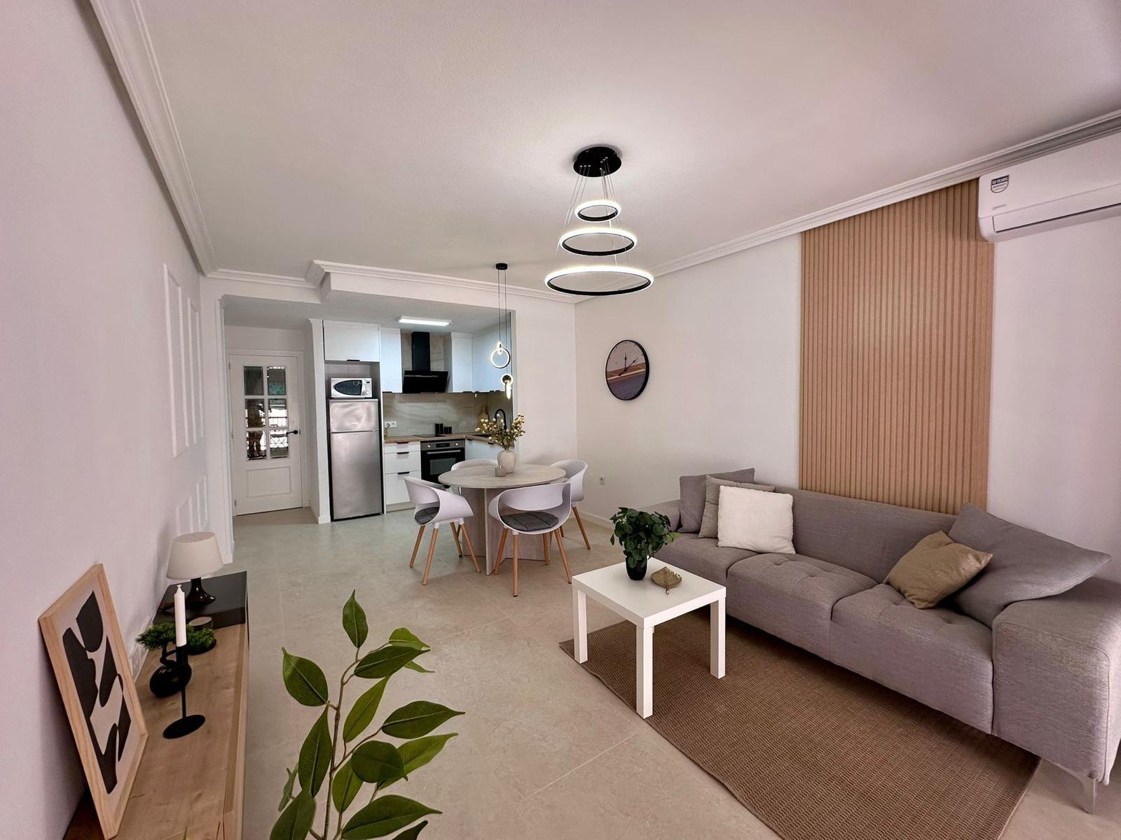For sale - 2 Bedroom 1 Bathroom Apartment in Torrevieja - Estacion De Autobuses  - Alicante