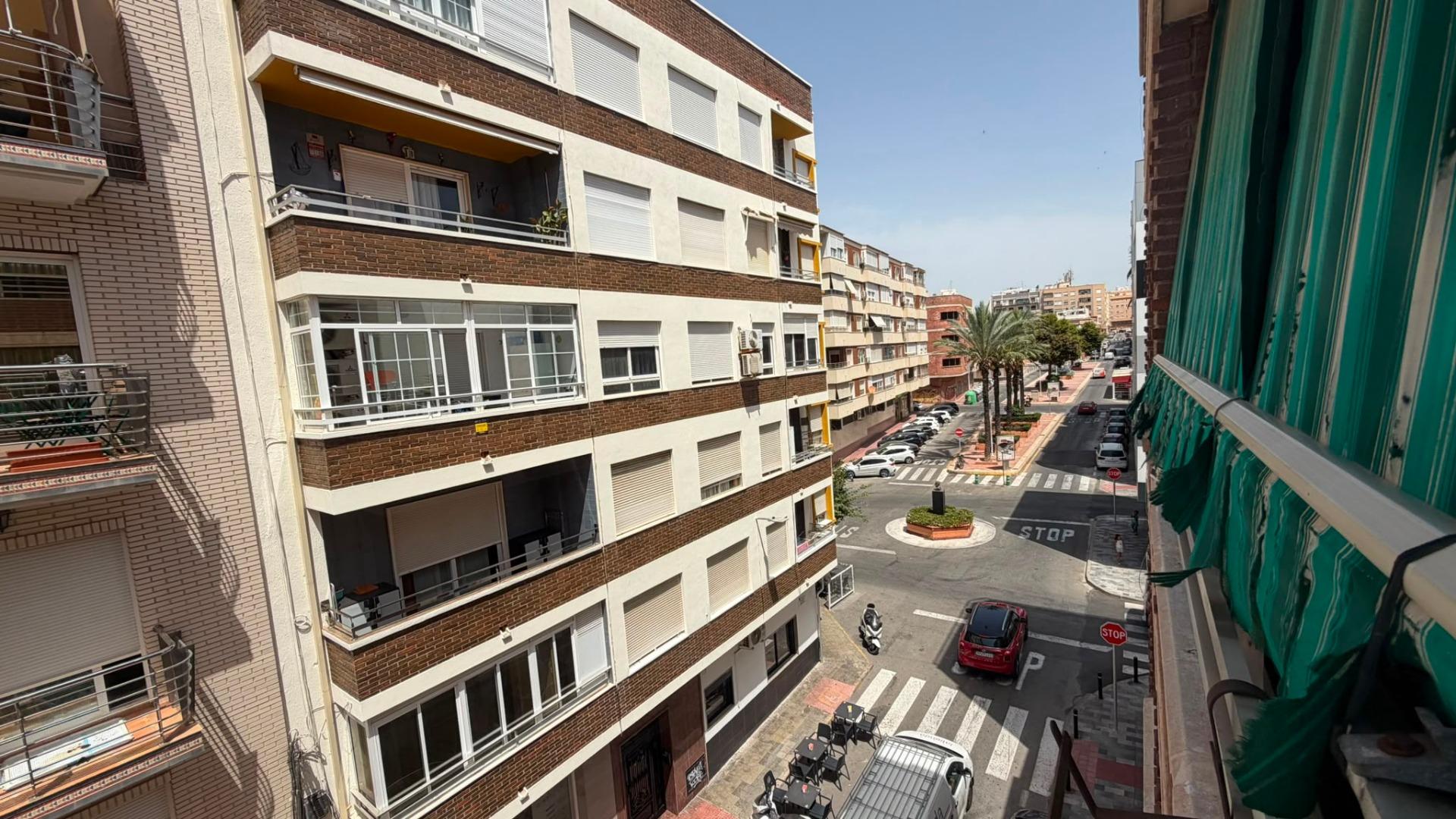 For sale - 3 Bedroom 2 Bathroom Apartment in Torrevieja - Torrevieja  - Alicante