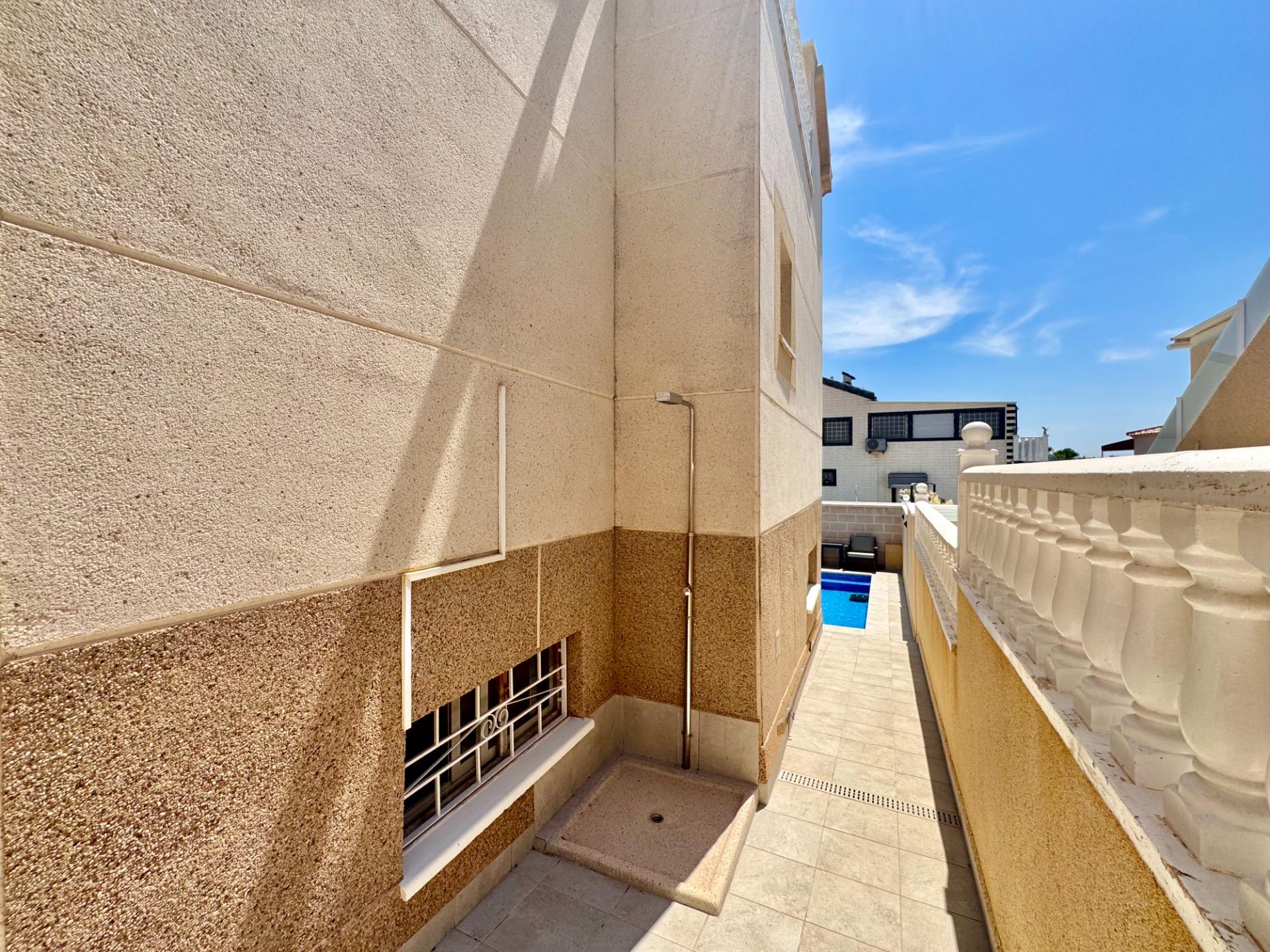 For sale - 2 Bedroom 1 Bathroom Town House in Playa Flamenca - La Florida  - Alicante