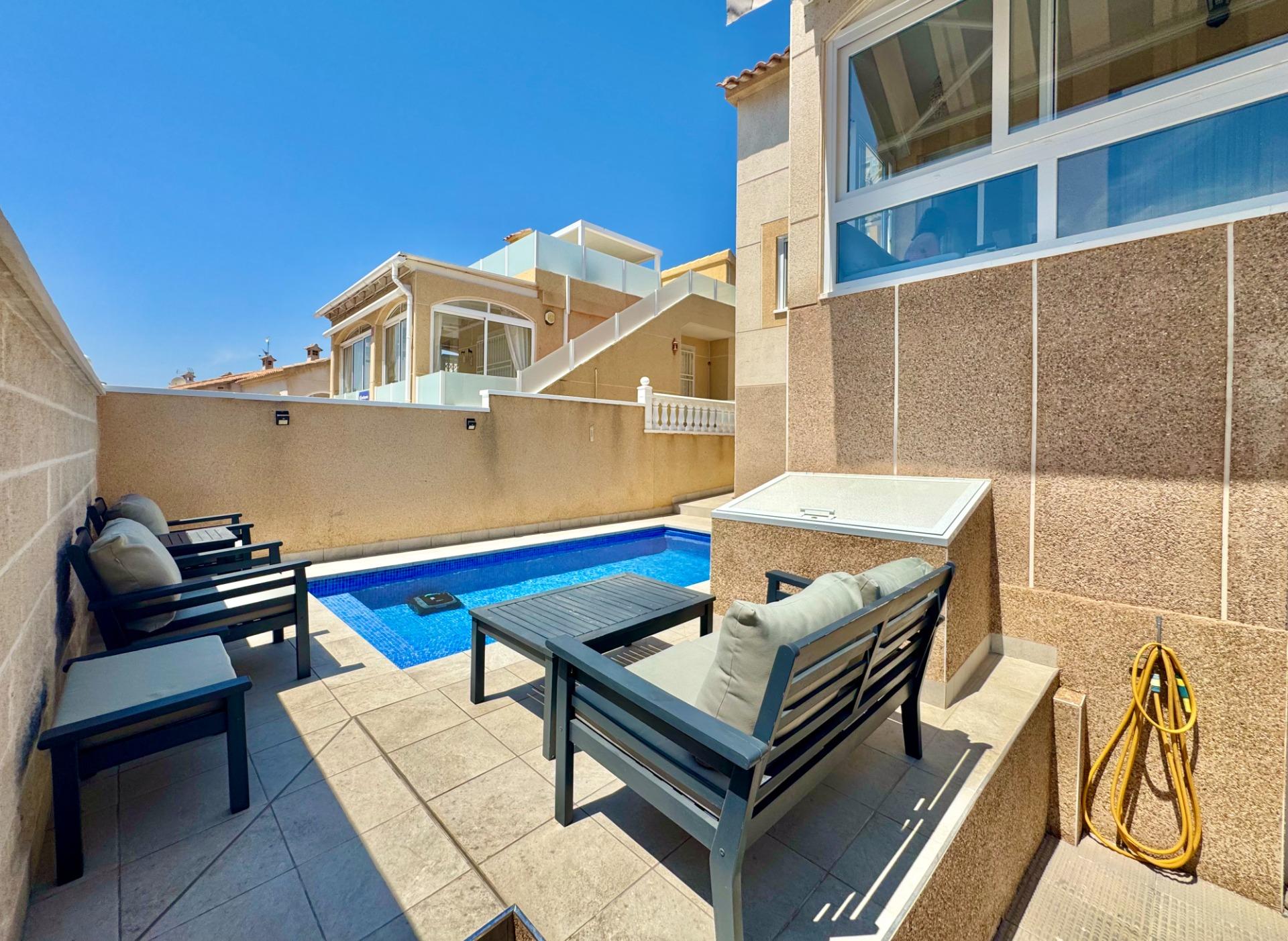 For sale - 2 Bedroom 1 Bathroom Town House in Playa Flamenca - La Florida  - Alicante