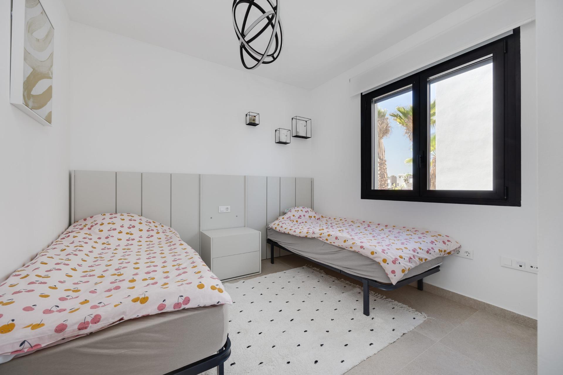 For sale - 3 Bedroom 3 Bathroom Villa in Guardamar del Segura - El Raso  - Alicante