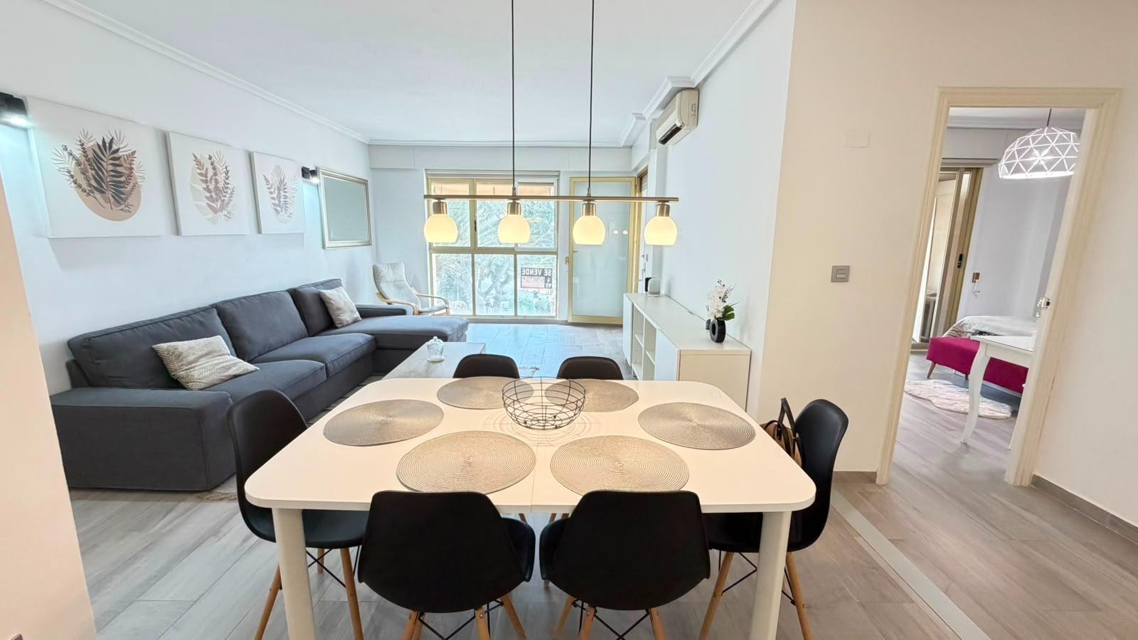 For sale - 3 Bedroom 2 Bathroom Apartment in Torrevieja - Centro - Muelle Pesquero  - Alicante
