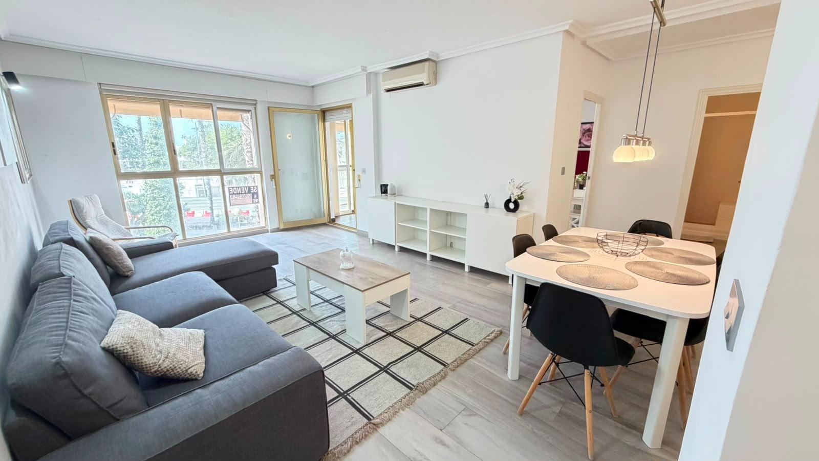 For sale - 3 Bedroom 2 Bathroom Apartment in Torrevieja - Centro - Muelle Pesquero  - Alicante