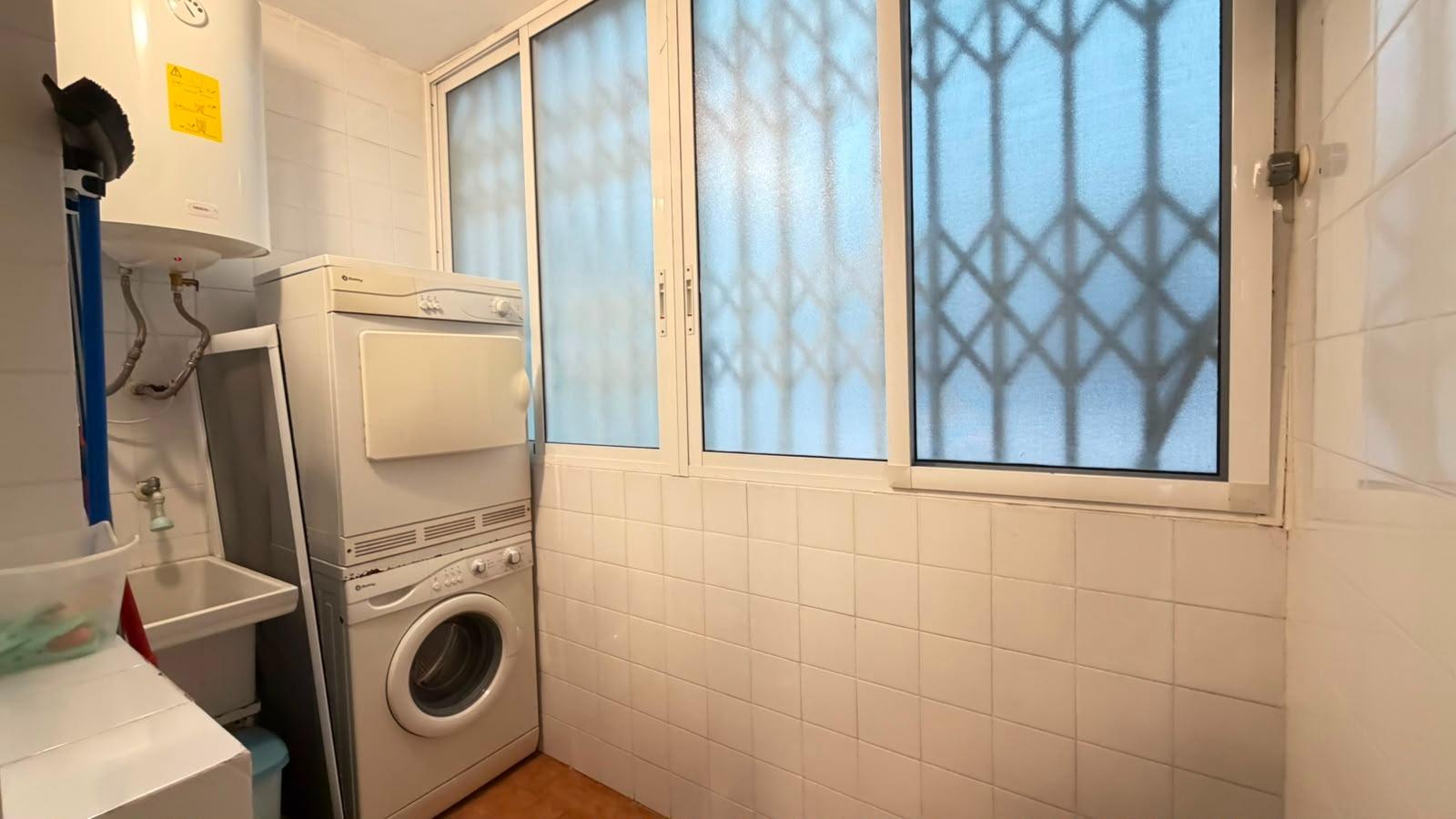For sale - 3 Bedroom 2 Bathroom Apartment in Torrevieja - Centro - Muelle Pesquero  - Alicante