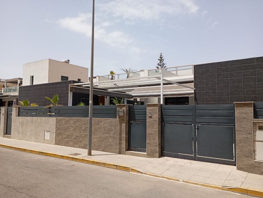2 Bedroom 2 Bathroom Villa in Formentera del Segura