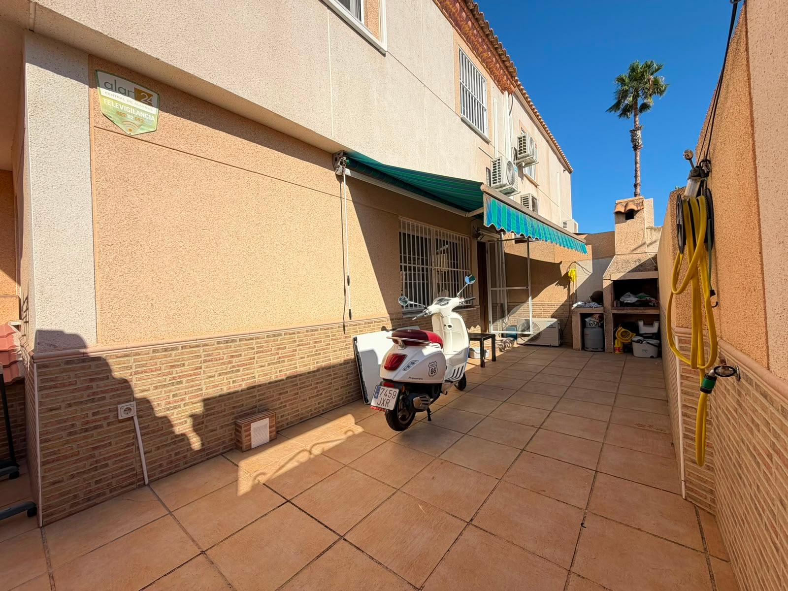 For sale - 3 Bedroom 2 Bathroom Quad House in Torrevieja - Carrefour  - Alicante