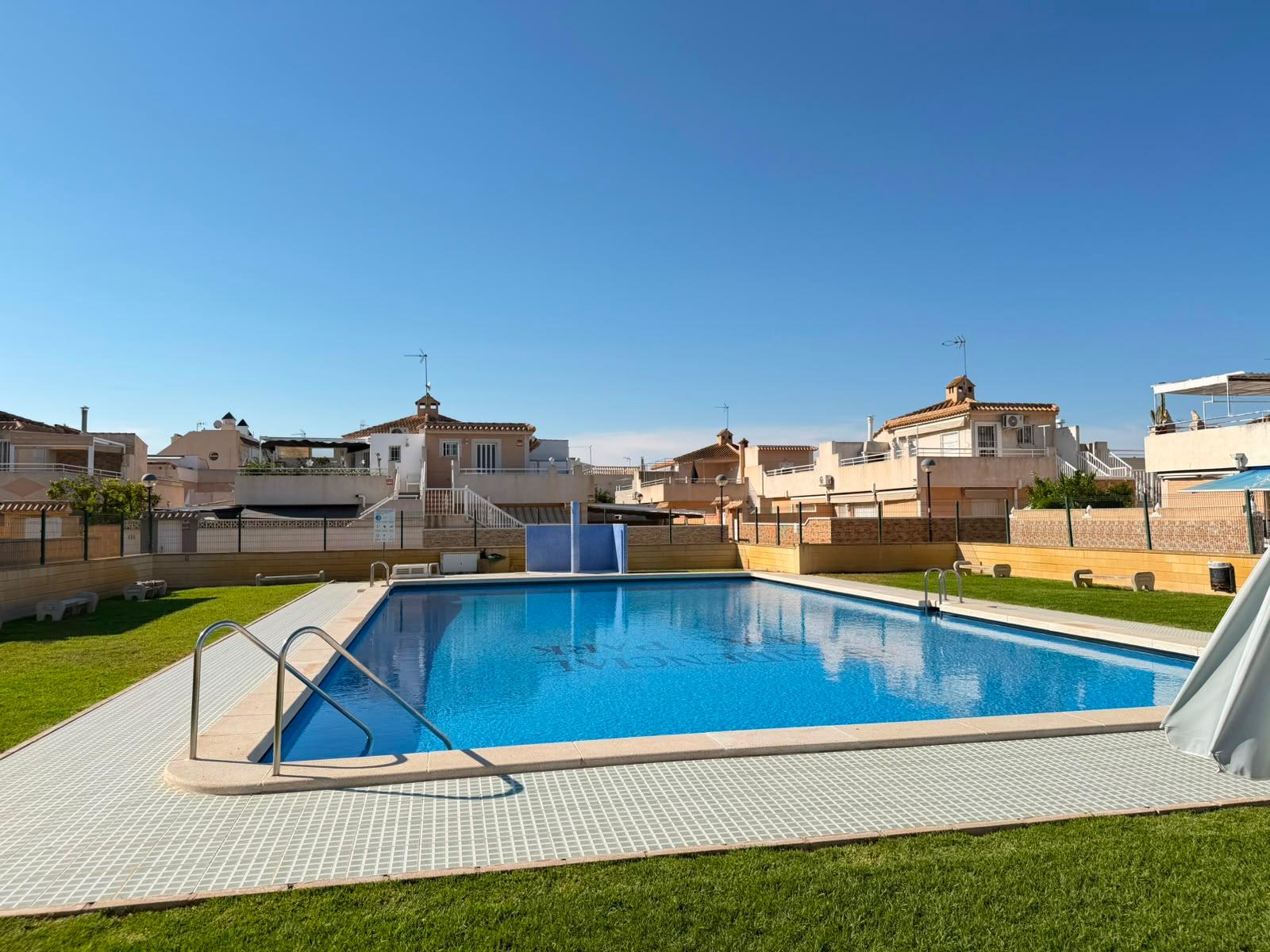 For sale - 3 Bedroom 2 Bathroom Quad House in Torrevieja - Carrefour  - Alicante