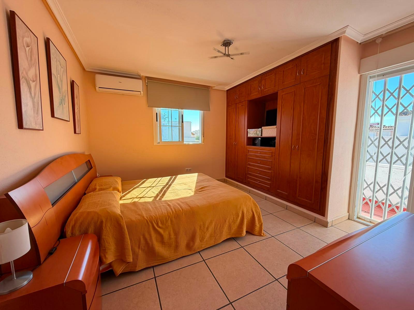 For sale - 3 Bedroom 2 Bathroom Quad House in Torrevieja - Carrefour  - Alicante