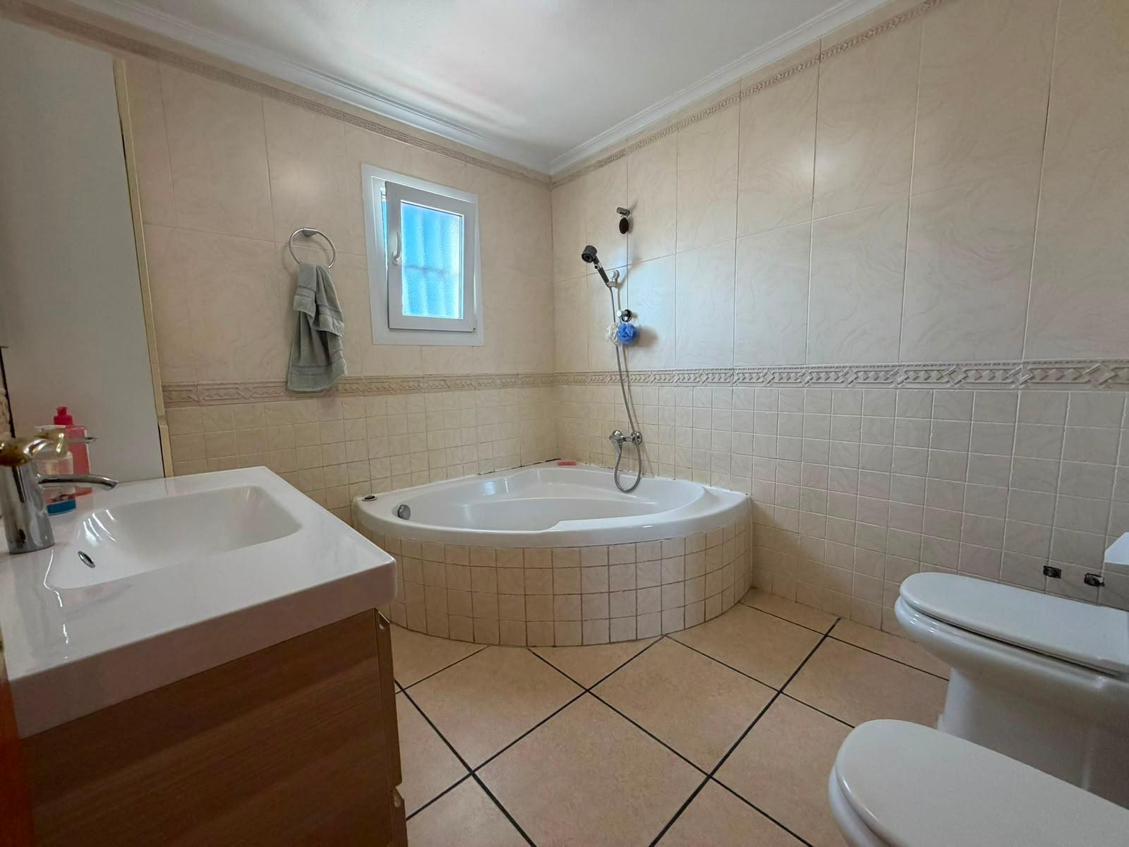 For sale - 3 Bedroom 2 Bathroom Quad House in Torrevieja - Carrefour  - Alicante