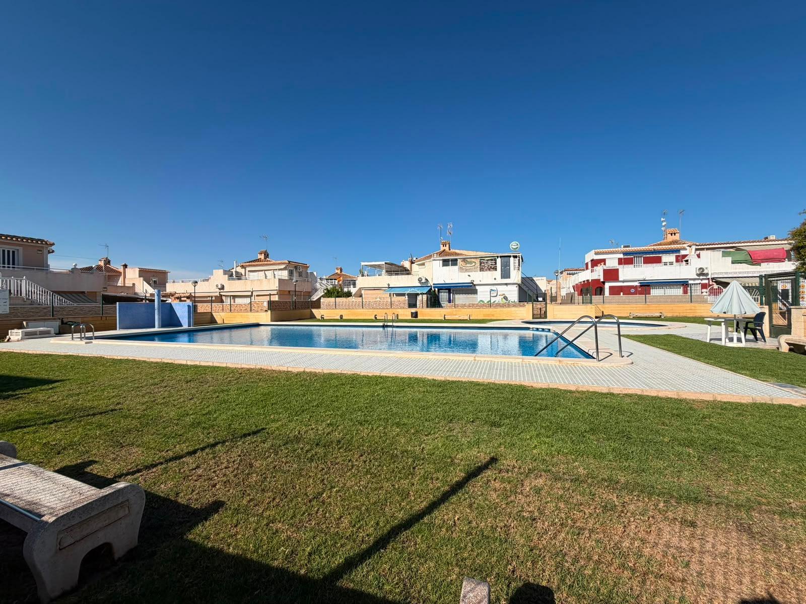 For sale - 3 Bedroom 2 Bathroom Quad House in Torrevieja - Carrefour  - Alicante