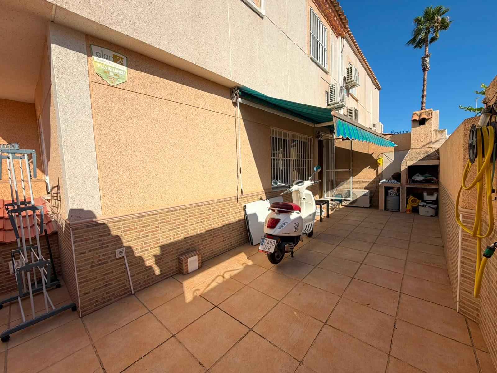 For sale - 3 Bedroom 2 Bathroom Quad House in Torrevieja - Carrefour  - Alicante