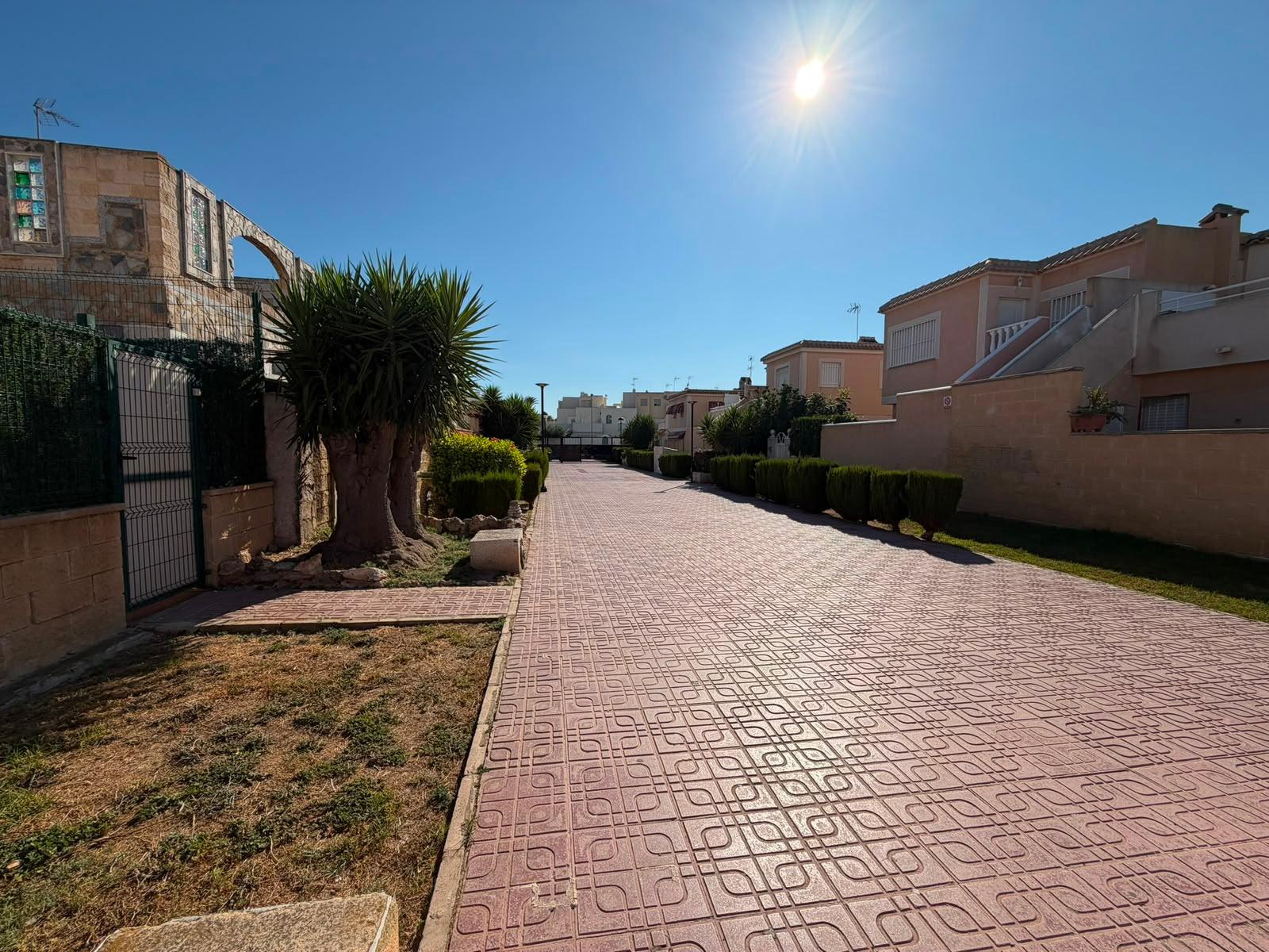 For sale - 3 Bedroom 2 Bathroom Quad House in Torrevieja - Carrefour  - Alicante