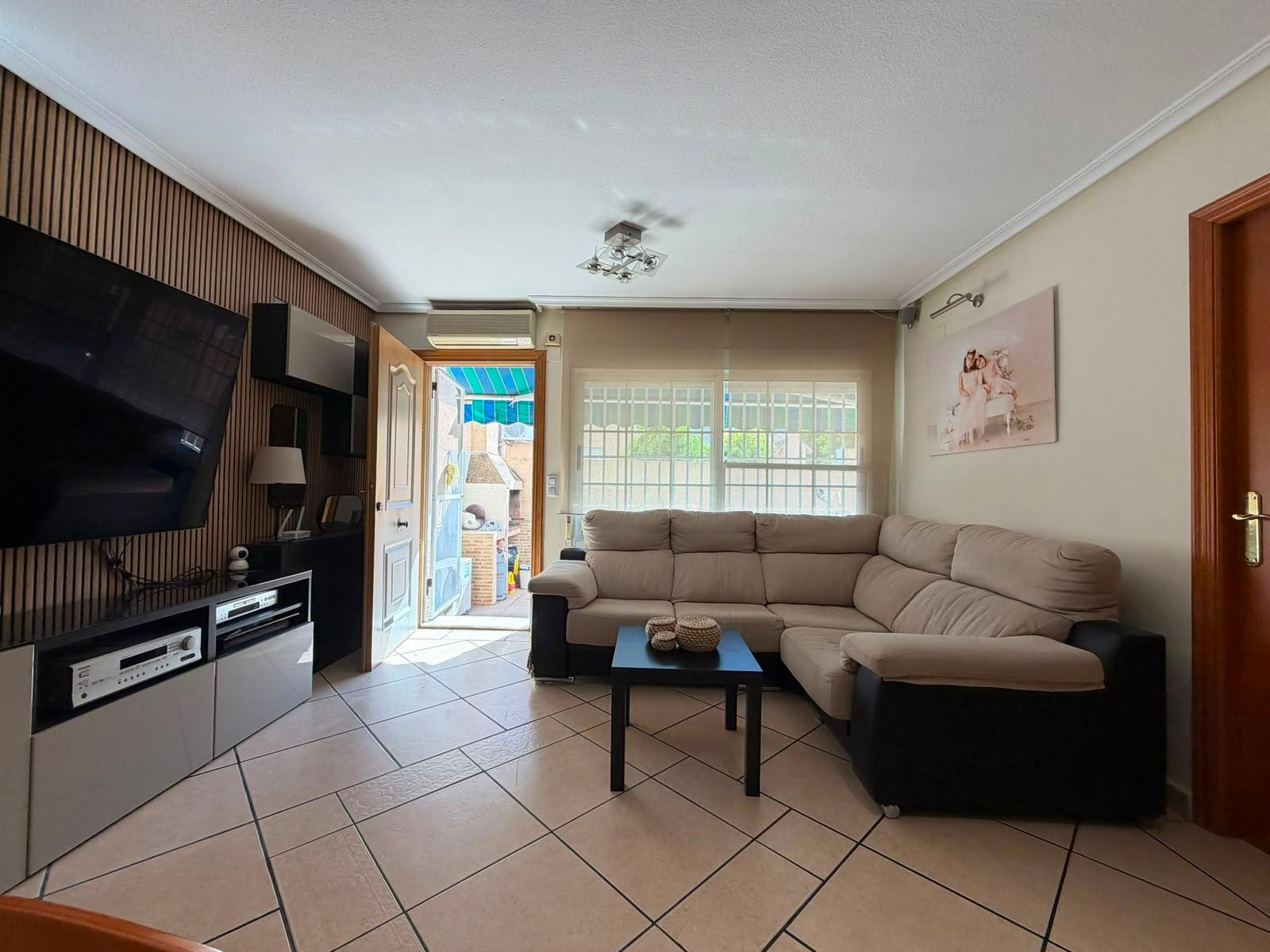 For sale - 3 Bedroom 2 Bathroom Quad House in Torrevieja - Carrefour  - Alicante
