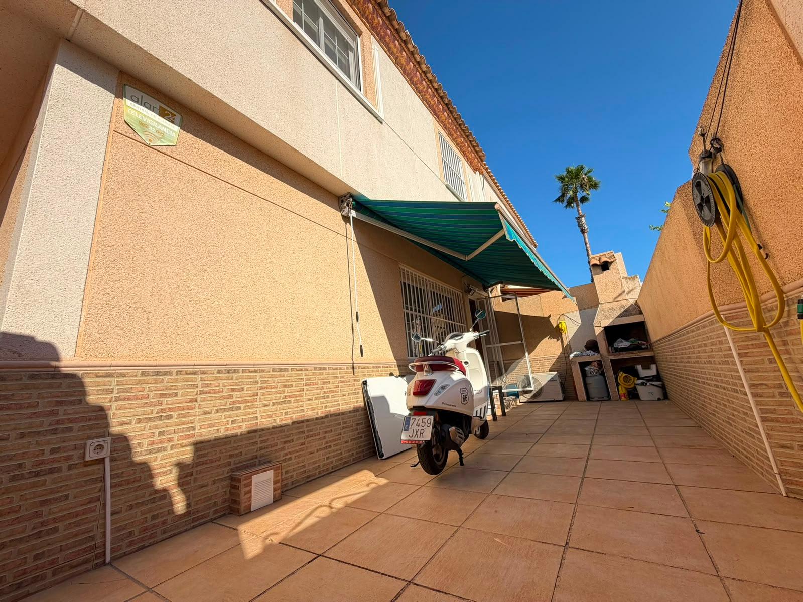 For sale - 3 Bedroom 2 Bathroom Quad House in Torrevieja - Carrefour  - Alicante