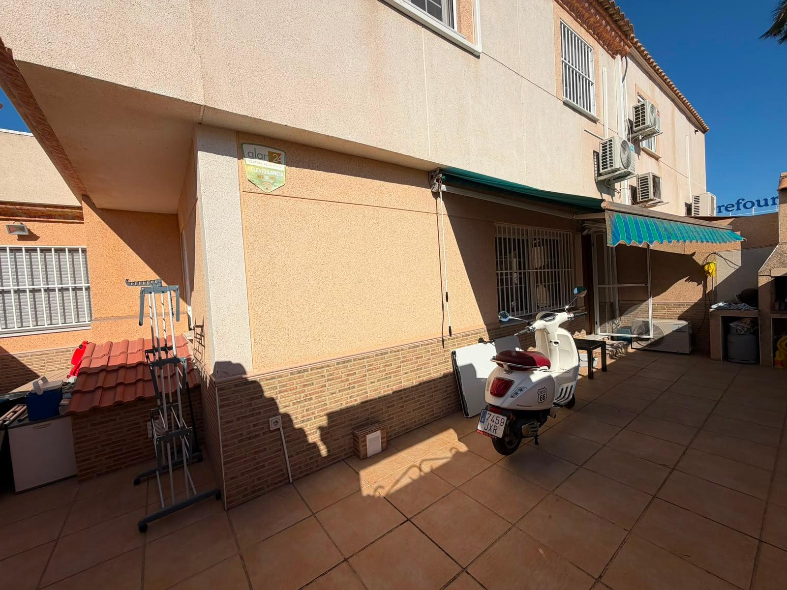 For sale - 3 Bedroom 2 Bathroom Quad House in Torrevieja - Carrefour  - Alicante