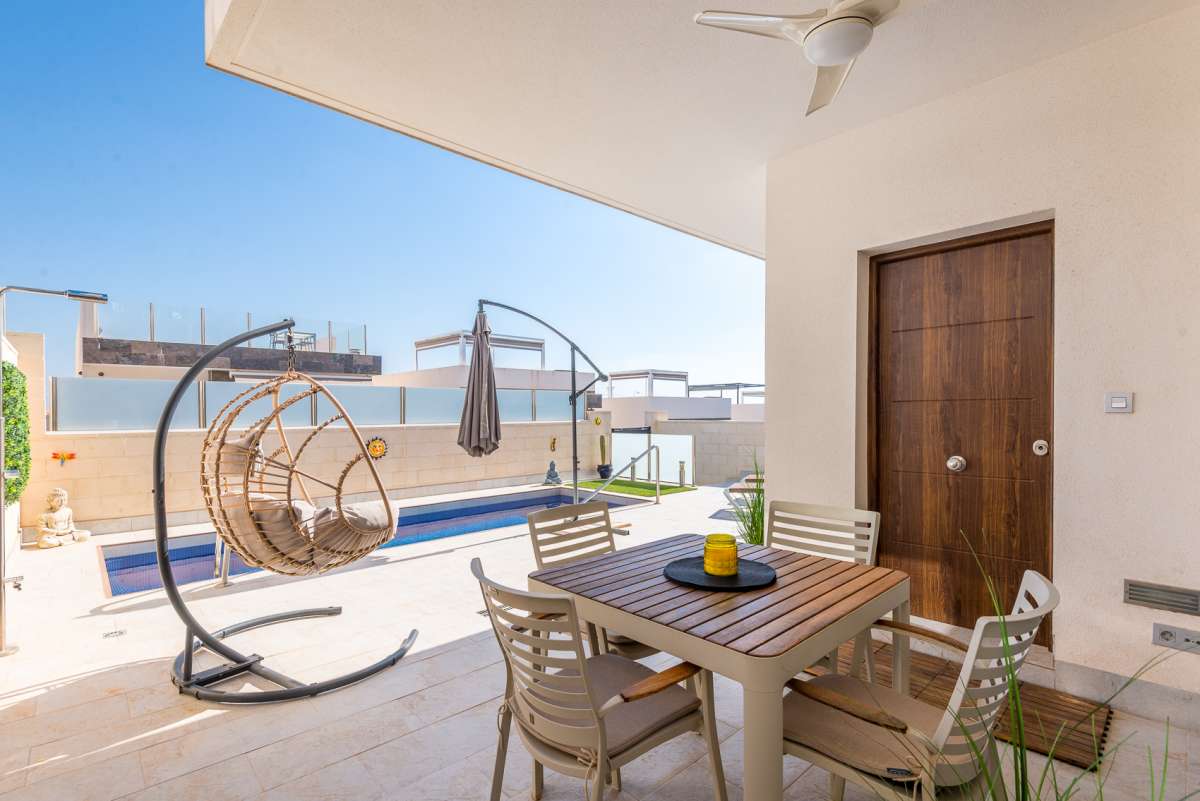 For sale - 3 Bedroom 3 Bathroom Villa in Villamartin - Costa Blanca  - Alicante