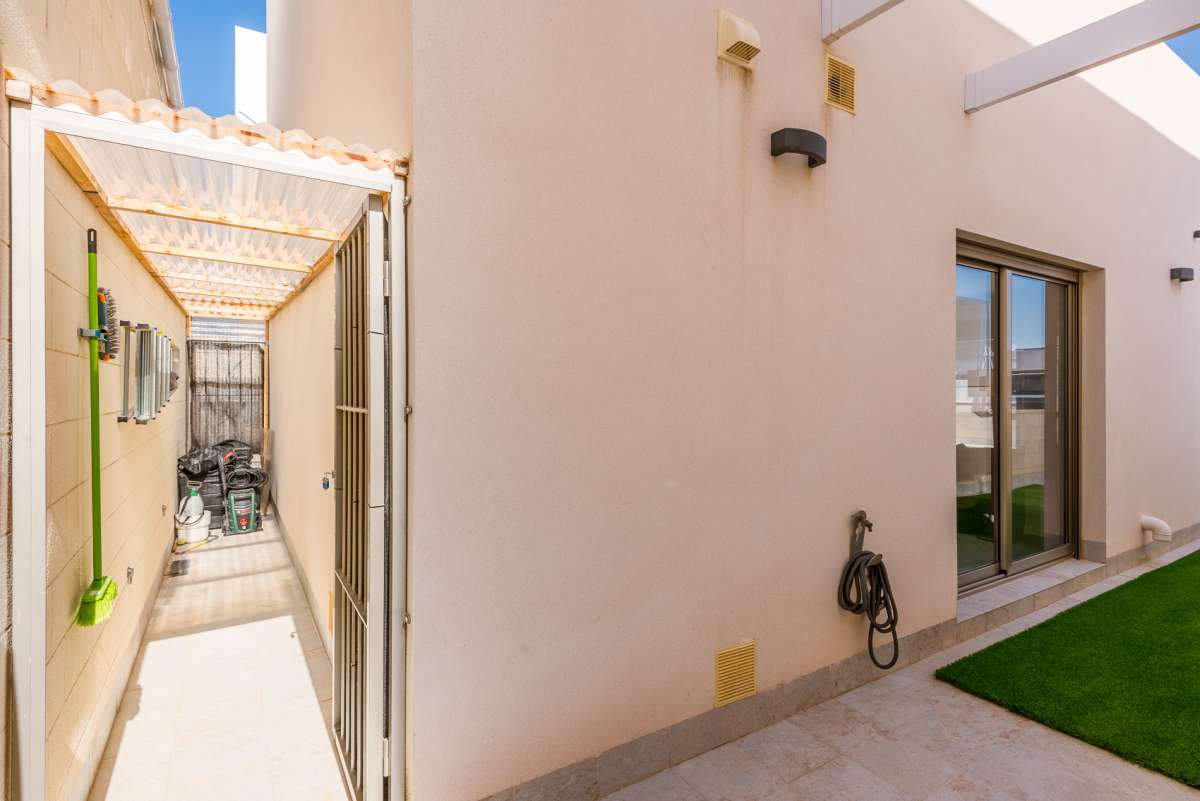 For sale - 3 Bedroom 3 Bathroom Villa in Villamartin - Costa Blanca  - Alicante