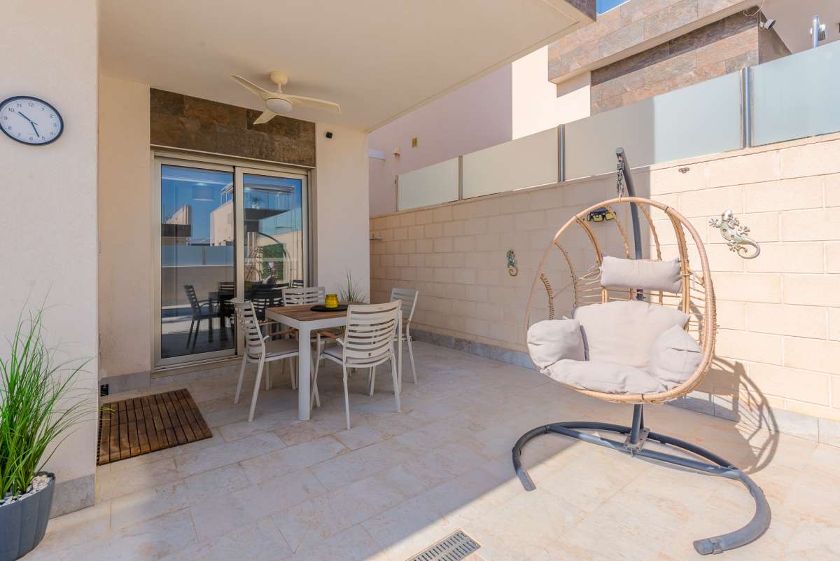 For sale - 3 Bedroom 3 Bathroom Villa in Villamartin - Costa Blanca  - Alicante