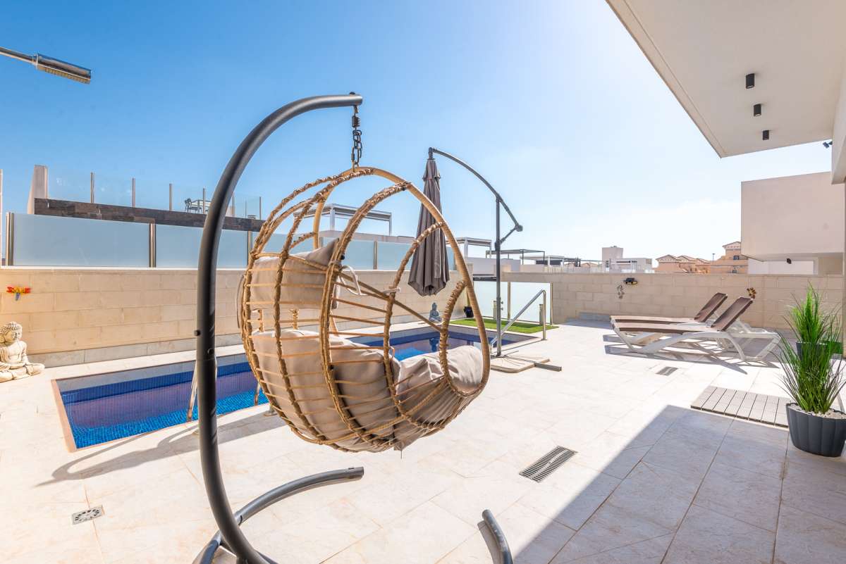 For sale - 3 Bedroom 3 Bathroom Villa in Villamartin - Costa Blanca  - Alicante