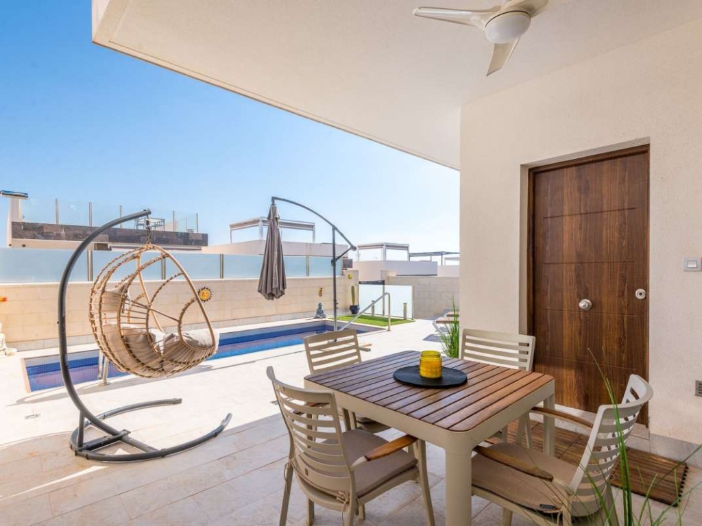 3 Bedroom 3 Bathroom Villa in Villamartin