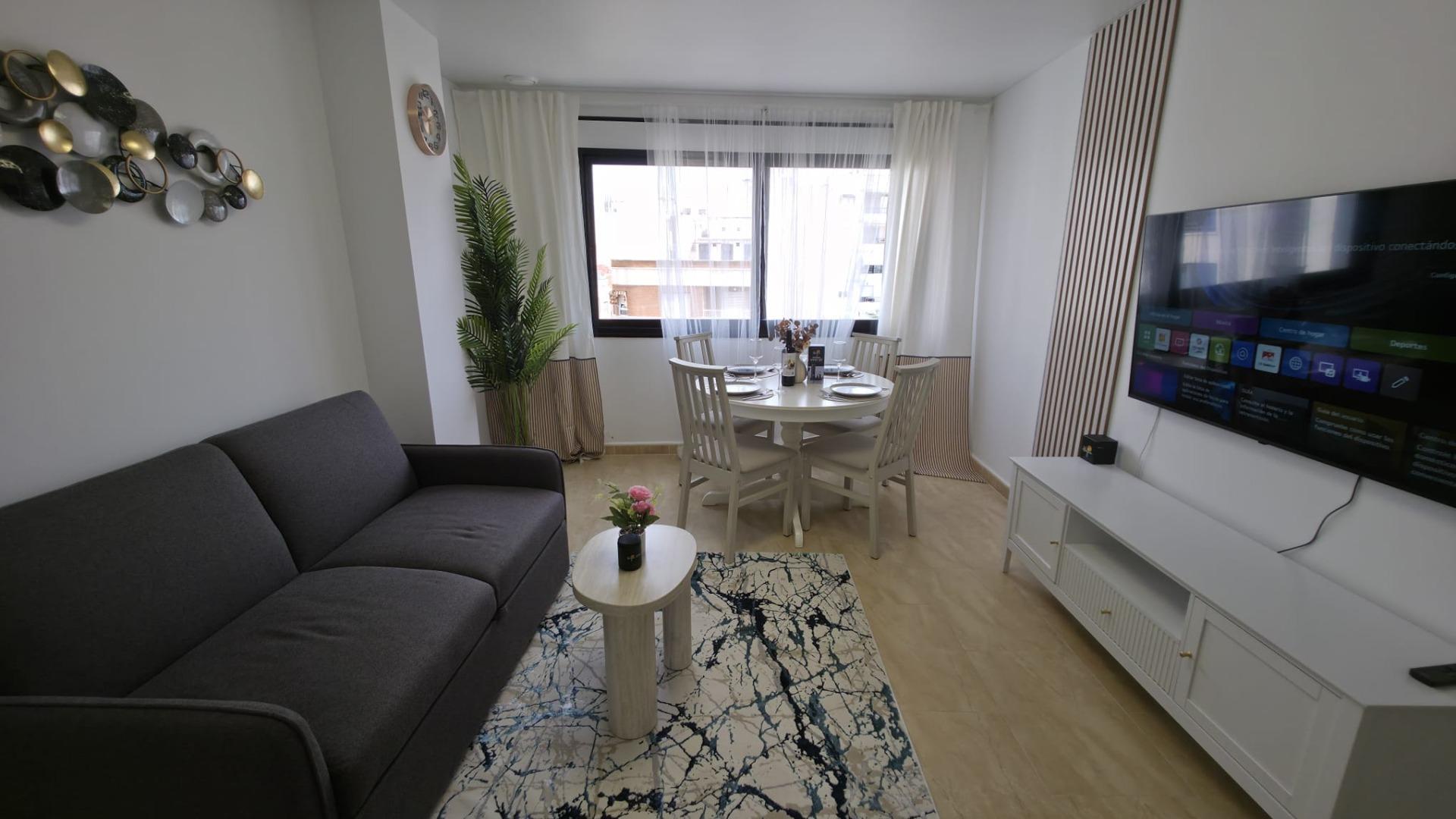 For sale - 3 Bedroom 2 Bathroom Apartment in Torrevieja - Torrevieja  - Alicante
