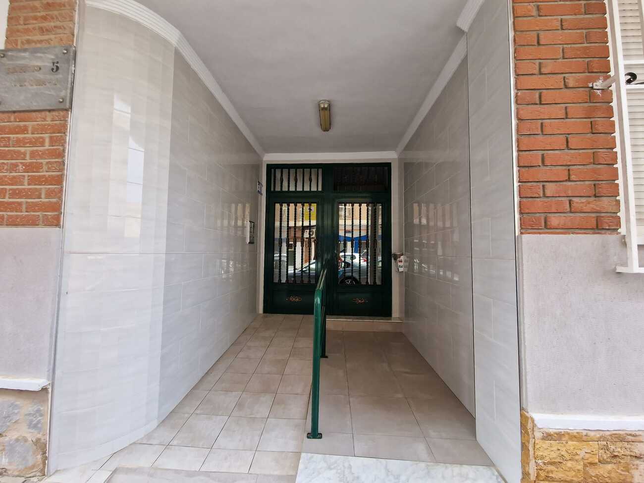 For sale - 3 Bedroom 1 Bathroom Apartment in Torrevieja - Costa Blanca  - Alicante