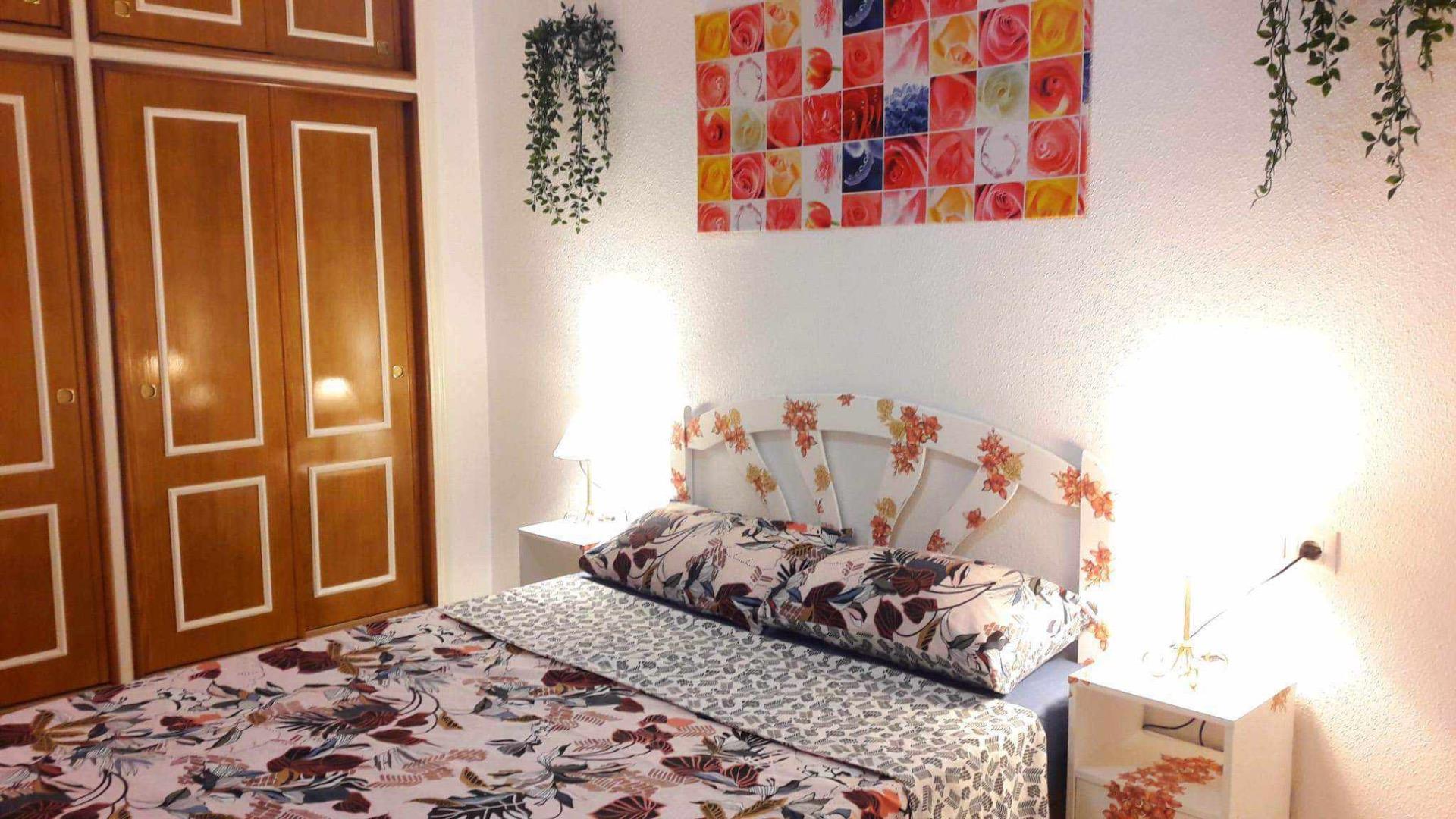 For sale - 2 Bedroom 1 Bathroom Apartment in Torrevieja - Centro  - Alicante