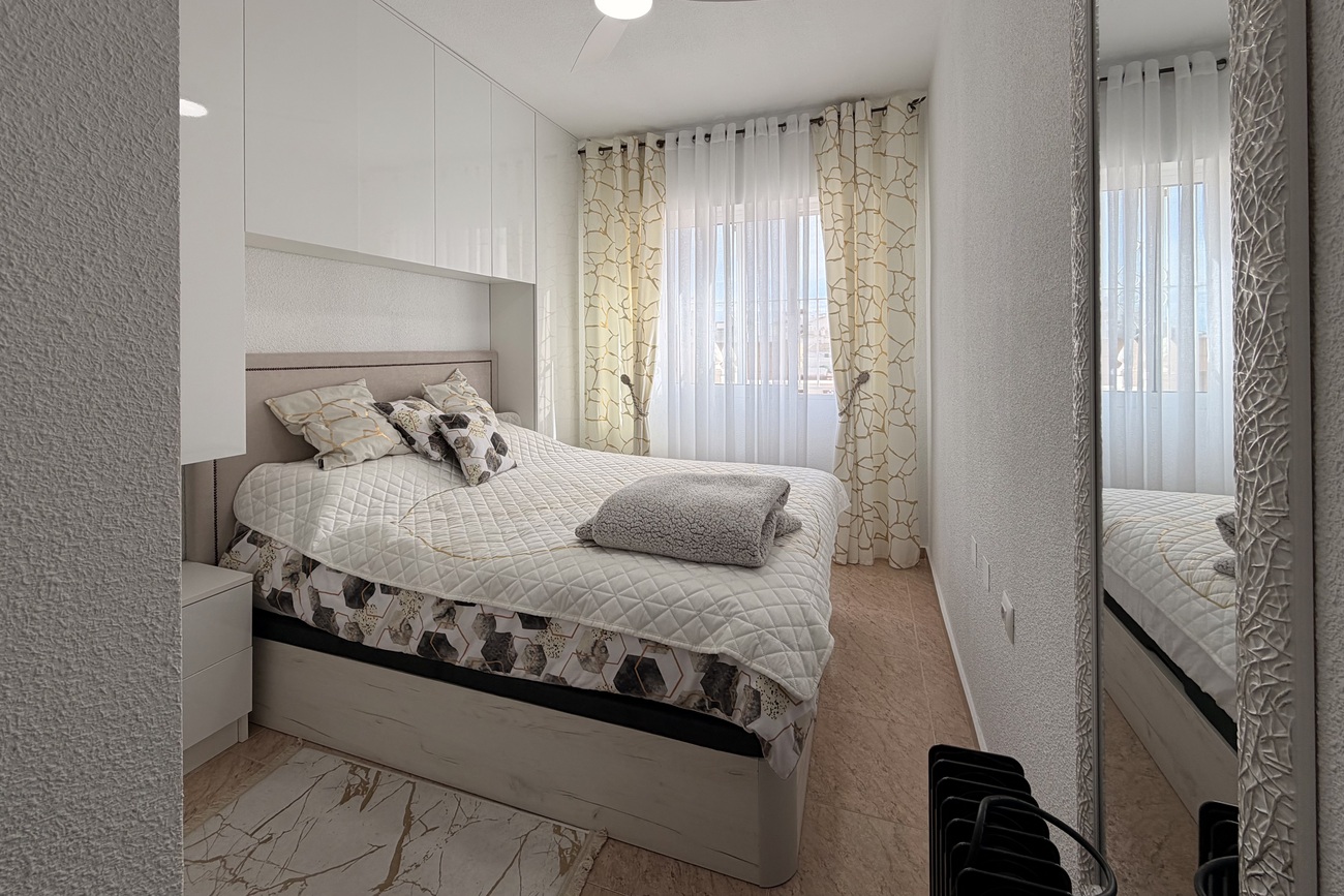 For sale - 2 Bedroom 1 Bathroom Apartment in Torrevieja - Urb. Calas Blancas III  - Alicante