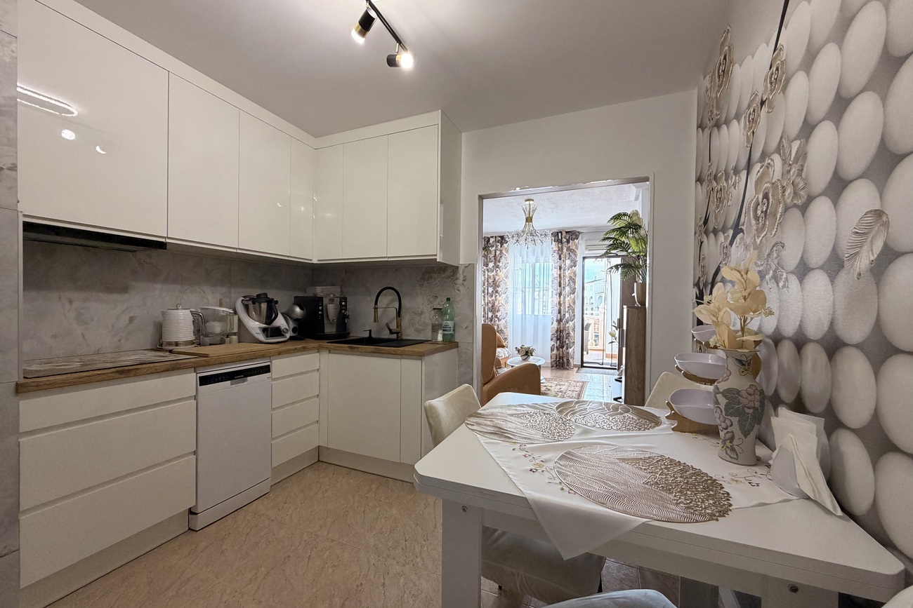 For sale - 2 Bedroom 1 Bathroom Apartment in Torrevieja - Urb. Calas Blancas III  - Alicante