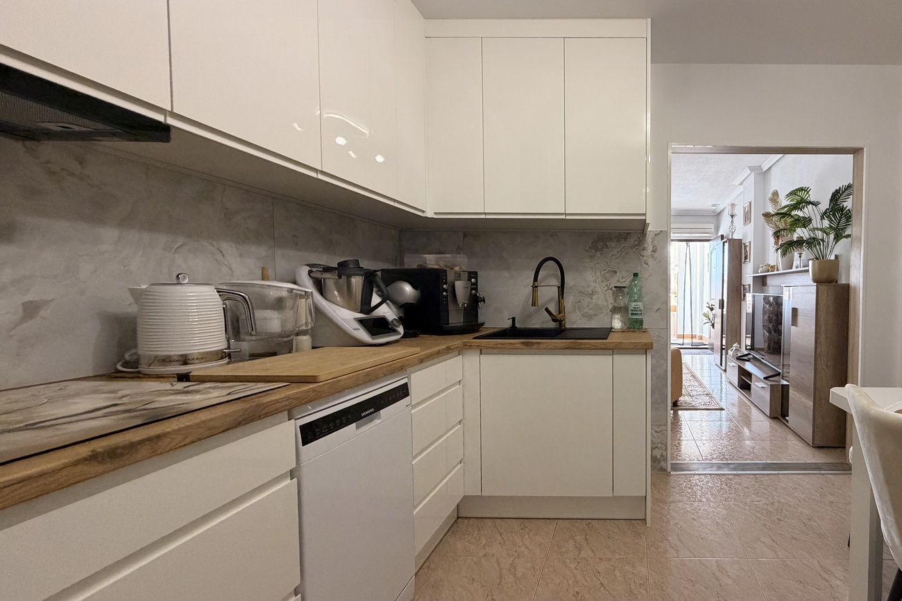 For sale - 2 Bedroom 1 Bathroom Apartment in Torrevieja - Urb. Calas Blancas III  - Alicante