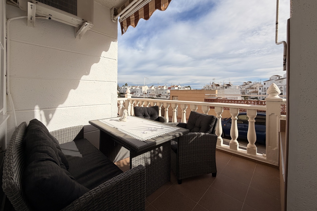 For sale - 2 Bedroom 1 Bathroom Apartment in Torrevieja - Urb. Calas Blancas III  - Alicante