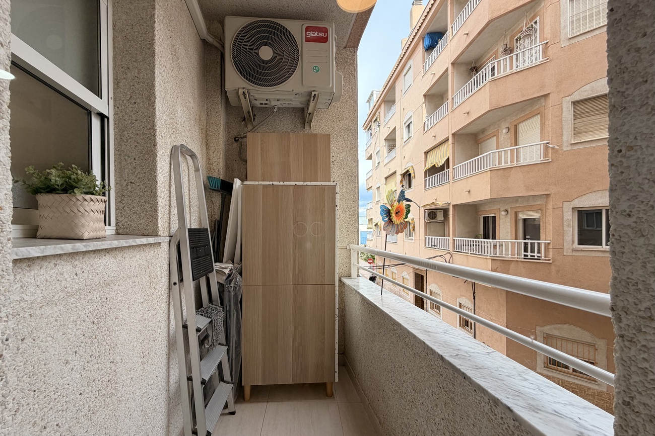 For sale - 3 Bedroom 2 Bathroom Apartment in Torrevieja - Costa Blanca  - Alicante